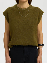Load image into Gallery viewer, Lulu s/l knit vest Fir Green Melange