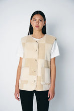 Load image into Gallery viewer, Ichi Tonza chequer board sherpa gilet Fog