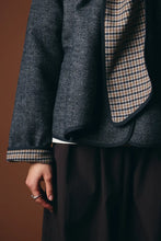 Load image into Gallery viewer, Ichi Frava herringbone jacket with detatchable scarf Black Herringbone