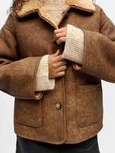 Load image into Gallery viewer, Object Sharri reversible teddy jacket Tannin