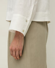 Load image into Gallery viewer, Yerse Cami44 boxy hemp shirt Pure White - CW CW