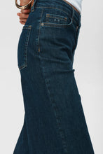 Load image into Gallery viewer, Numph Paris cropped 28" length jeans Dark Denim