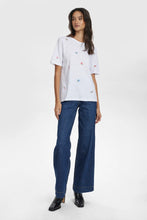 Load image into Gallery viewer, Numph Pilas embroidered organic t shirt Bright White