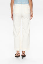 Load image into Gallery viewer, Numph Parisan cropped twill pants Cloud Dancer - CW CW