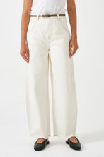 Load image into Gallery viewer, seventy + mochi Bo barrel jean Ecru