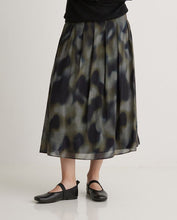 Load image into Gallery viewer, Yerse Blurry watercolour print skirt Khaki