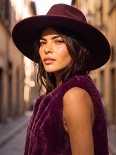 Load image into Gallery viewer, Nooki Edelweiss faux fur gilet Plum