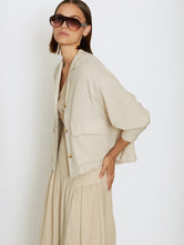 Load image into Gallery viewer, Skatïe Crinkle cotton boxy jacket Flax

