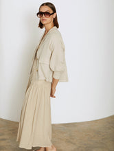 Load image into Gallery viewer, Skatïe Crinkle cotton boxy jacket Flax
