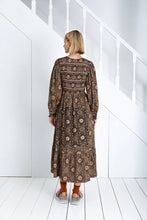 Load image into Gallery viewer, Bonté Troy graphic star print ruched dress Midnight Sand