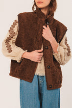 Load image into Gallery viewer, Indi & Cold Reversible shearling waistcoat Chocolate