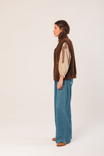 Load image into Gallery viewer, Indi & Cold Reversible shearling waistcoat Chocolate
