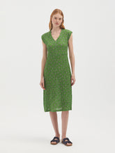Load image into Gallery viewer, Nice Things Blanket flower print crinkle dress Grass Green
