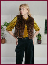 Load image into Gallery viewer, Nooki Edelweiss faux fur gilet Chocolate Leopard