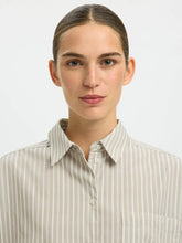 Load image into Gallery viewer, Selected Astha cropped boxy cotton shirt Pure cashmere Bright White Stripe