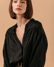 Load image into Gallery viewer, Grace and Mila Lonie satin bouse Noir