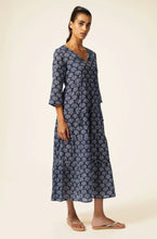 Load image into Gallery viewer, Aspiga Emma Shell print dress Navy/White
