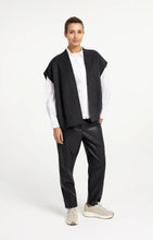Load image into Gallery viewer, YAYA Faux leather carrot fit trousers Hole Black