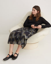 Load image into Gallery viewer, Yerse Blurry watercolour print skirt Khaki