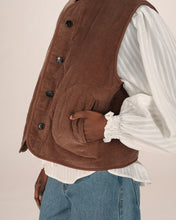 Load image into Gallery viewer, Grace & Mila Seth reversible corduroy waistcoat Chociolate
