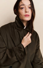 Load image into Gallery viewer, YAYA Long suedine coat with belt Brown