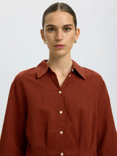 Load image into Gallery viewer, Selected Cleo cropped linen blend shirt Cherry Mahogany - CW CW