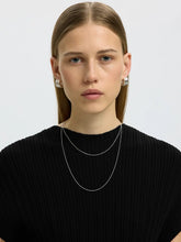 Load image into Gallery viewer, Selected Carly pleat fabric structured top Black