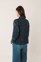 Load image into Gallery viewer, Indi & Cold Embroidered jersey shirt Marino