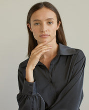 Load image into Gallery viewer, Yerse Satin elastic hem blouson shirt Anthracite