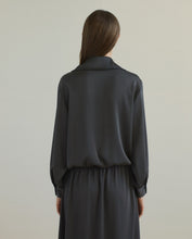 Load image into Gallery viewer, Yerse Satin elastic hem blouson shirt Anthracite