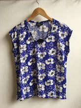 Load image into Gallery viewer, Zilch Poppy print v neck top in Royal blue - CW CW 
