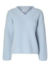 Load image into Gallery viewer, Selected Femme Selma chunky rib V neck jumper Cashmere Blue
