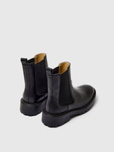 Load image into Gallery viewer, Selected Femme Vilma leather chelsea boots Black
