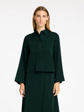 Load image into Gallery viewer, Selected Femme Jean cropped satin shirt Scarab Green
