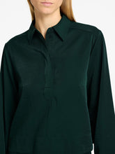 Load image into Gallery viewer, Selected Femme Jean cropped satin shirt Scarab Green
