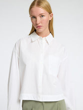 Load image into Gallery viewer, Selected Femme Fastha boxy cropped cotton shirt Bright White
