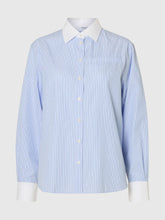 Load image into Gallery viewer, Selected Femme Ilina contrast shirt Cashmere Blue Stripes
