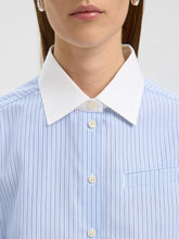 Load image into Gallery viewer, Selected Femme Ilina contrast shirt Cashmere Blue Stripes
