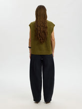 Load image into Gallery viewer, Lulu s/l knit vest Fir Green Melange
