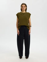 Load image into Gallery viewer, Lulu s/l knit vest Fir Green Melange
