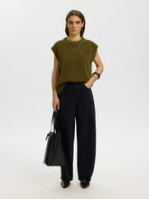 Load image into Gallery viewer, Lulu s/l knit vest Fir Green Melange
