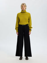 Load image into Gallery viewer, Selected Wellie roll neck wool blend knit Advacado Oil
