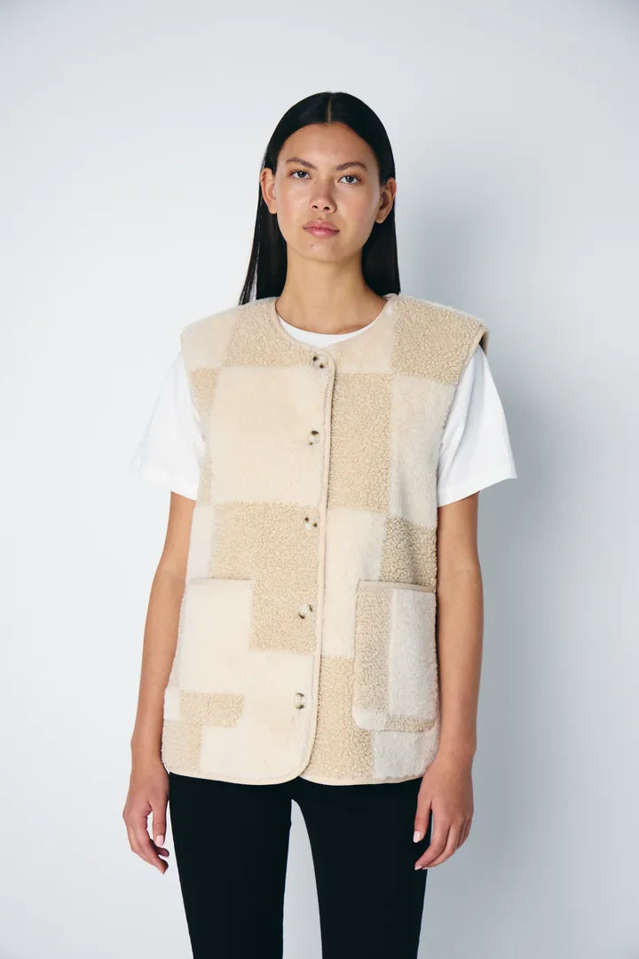 Ichi Tonza chequer board sherpa gilet Fog