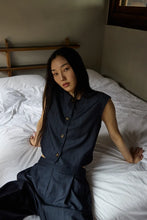 Load image into Gallery viewer, Ichi Jumi tailored cropped waistcoat Dark Blue
