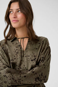 Part Two Sheena matt satin shirt Tarmac Scattered
