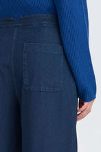Load image into Gallery viewer, Ichi Kate casual barrel leg trouser Dark Blue
