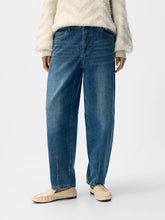 Load image into Gallery viewer, Object Sava barrel leg ankle dart detail jeans Medium Blue Denim
