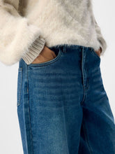 Load image into Gallery viewer, Object Sava barrel leg ankle dart detail jeans Medium Blue Denim
