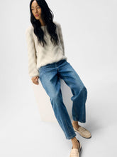 Load image into Gallery viewer, Object Sava barrel leg ankle dart detail jeans Medium Blue Denim
