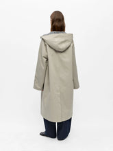 Load image into Gallery viewer, Object Holly reversible trench coat Opal Grey &amp; Macedamia
